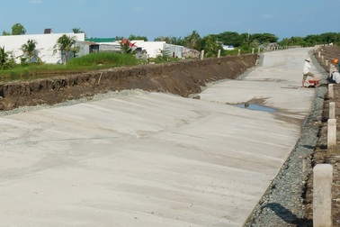 Công trình 150 tỷ đồng, sử dụng 8 tháng đã "lồi lõm" nghiêm trọng