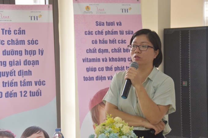 Ths. Lê Thị Thu Hà trong một buổi truyền thông về vai trò của dinh dưỡng trong 1000 ngày đầu đời của trẻ.