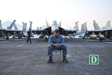 Cận cảnh tàu sân bay Mỹ tại vịnh Đà Nẵng