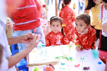 Câu chuyện cổ tích bên chiếc đèn kéo quân tại Vinhomes Times City