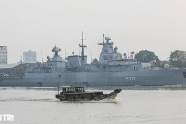 Khinh hạm Bayern của Đức cập cảng Nhà Rồng, thăm chính thức Việt Nam