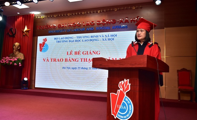 TS. Doãn Thị Mai Hương, Phó Hiệu trưởng Trường Đại học Lao động - Xã hội phát biểu tại buổi lễ