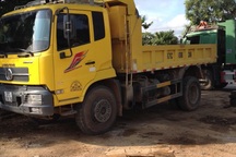 Vụ xe chở cát “băm nát” quốc lộ, đường Hồ Chí Minh: Cắt thùng, hàng loạt DN ký cam kết không chở cát quá tải