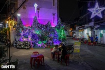 Hẻm nhỏ Sài Gòn trang hoàng đón Giáng sinh