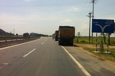 “Dùng tiền của dân làm đường kém thế mà vẫn ăn ngon ngủ yên?”