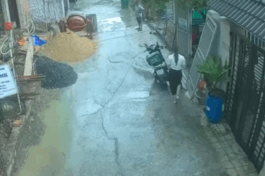 Người phụ nữ đi ô tô xô đổ xe máy của shipper ở TPHCM là cán bộ phường