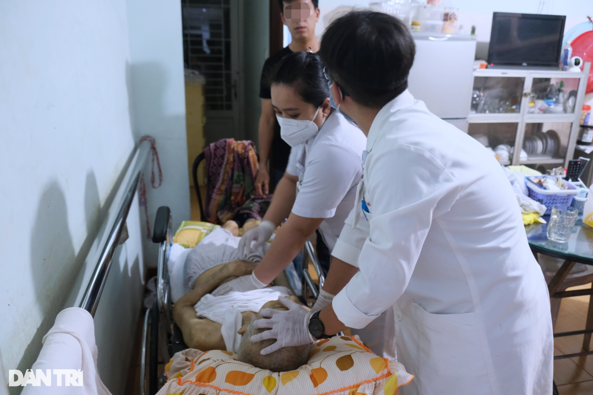 Vì sao nhiều nhân viên y tế rời bệnh viện công sang bệnh viện tư? - 11 Vì sao nhiều nhân viên y tế rời bệnh viện công sang bệnh viện tư? - 11