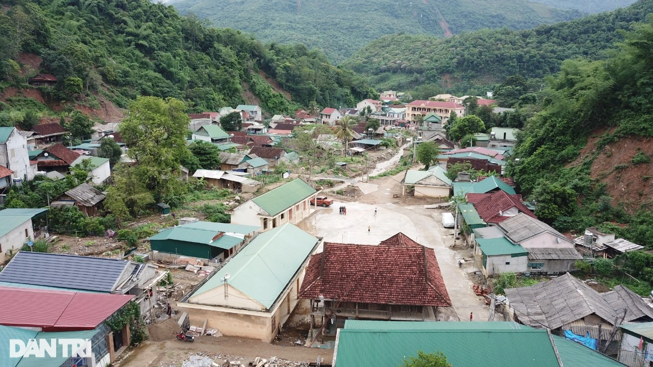 Hàng trăm hộ dân nơi lũ quét lịch sử ngóng nhà tái định cư trước Tết - 8 Hàng trăm hộ dân nơi lũ quét lịch sử ngóng nhà tái định cư trước Tết - 8
