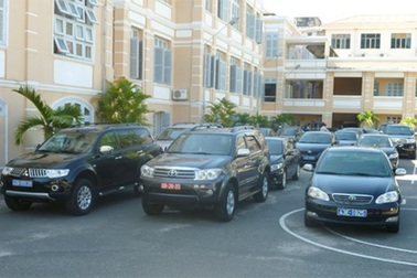 Ủy viên Trung ương Đảng được dùng xe công giá 1 tỷ