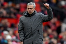 Mourinho thừa nhận việc khó ngăn Man City vô địch sớm