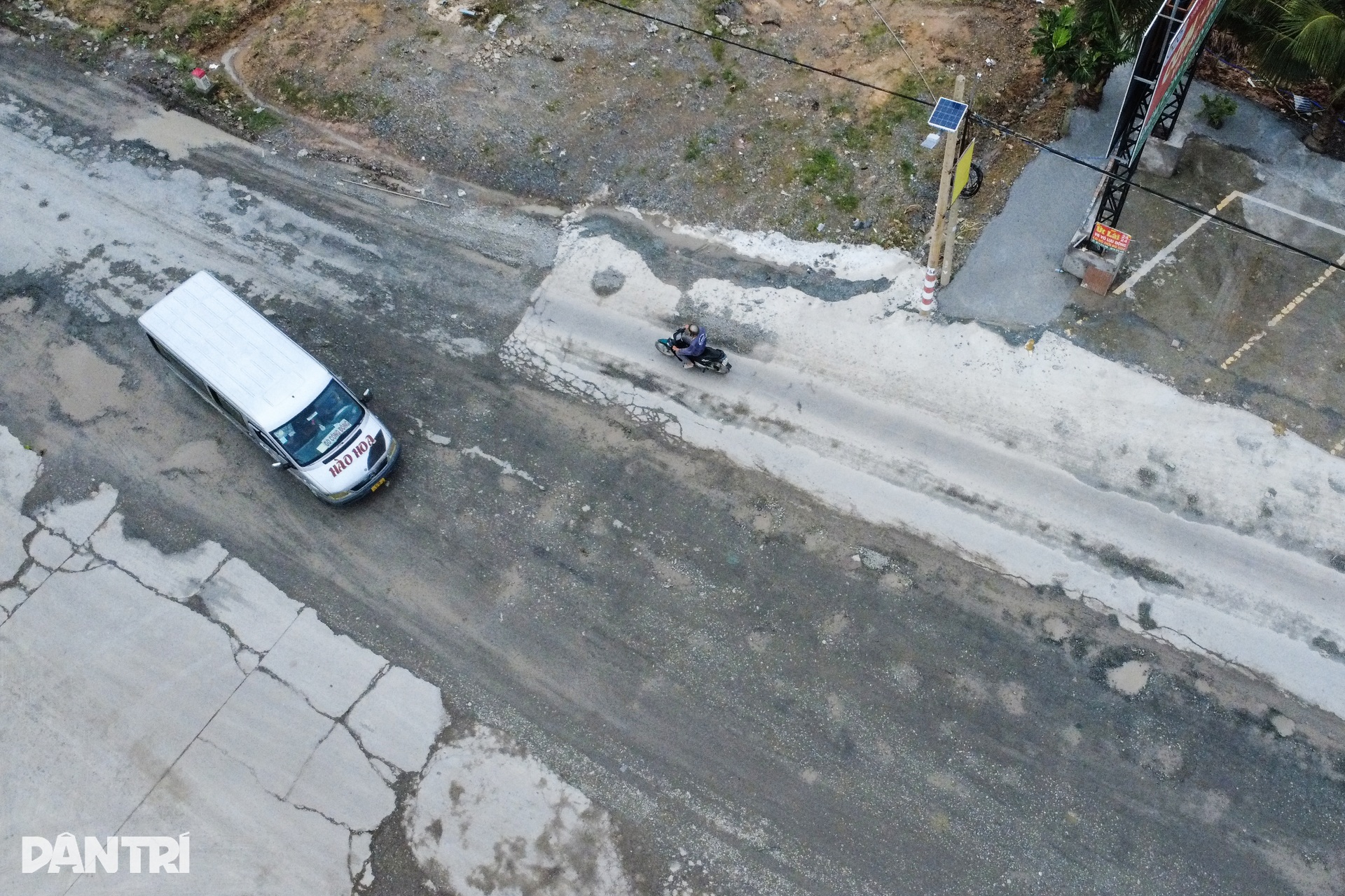 Quốc lộ 62 ở Tây Ninh xuống cấp nghiêm trọng, mặt đường chi chít “ổ gà” - 10 Quốc lộ 62 ở Tây Ninh xuống cấp nghiêm trọng, mặt đường chi chít “ổ gà” - 10