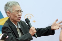 Nhà thơ Hoàng Nhuận Cầm: "Sách là mỹ phẩm cao quý nhất mà rẻ nhất"