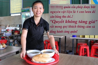 Chủ cửa hàng treo biển “xin bớt một con lươn” để không tăng giá đồ ăn