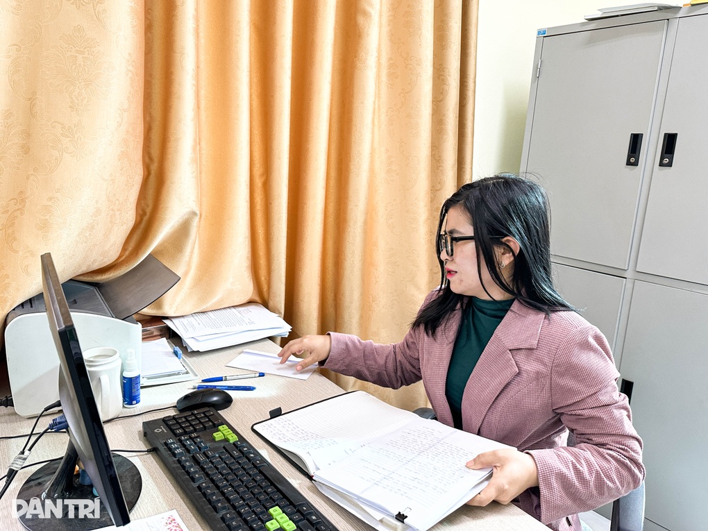 Nữ Bí thư Đoàn xã người Sán Dìu kể chuyện chồng nấu cơm cho vợ làm việc - 1 Nữ Bí thư Đoàn xã người Sán Dìu kể chuyện chồng nấu cơm cho vợ làm việc - 1