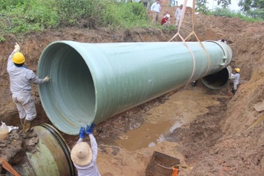 Hà Nội: Nỗ lực khắc phục sự cố vỡ “kép” đường ống nước sông Đà