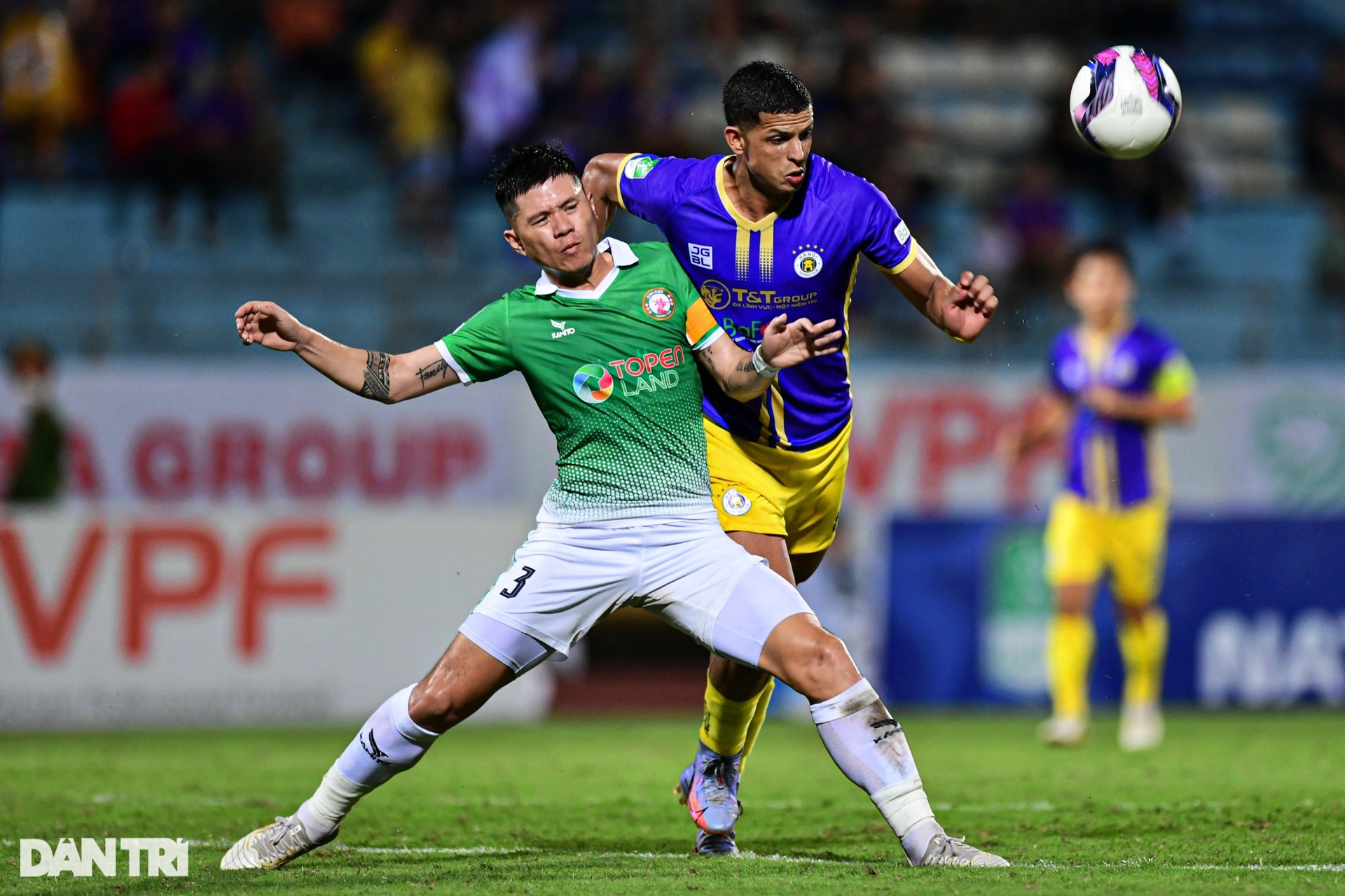 Cầu thủ CLB Hà Nội hạnh phúc ăn mừng cú đúp vô địch mùa giải 2022 - 1 Cầu thủ CLB Hà Nội hạnh phúc ăn mừng cú đúp vô địch mùa giải 2022 - 1