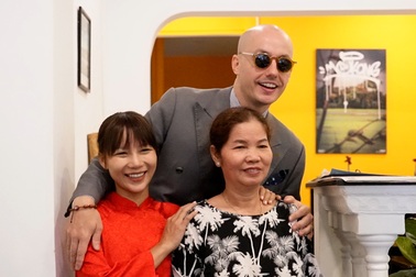 Mẹ vợ U60 khởi nghiệp cùng rể Tây, mở quán ăn Việt tại TPHCM