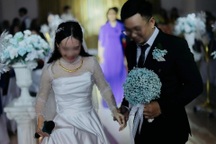 Xôn xao người đàn ông tổ chức 2 đám cưới vì 2 người yêu cùng mang bầu