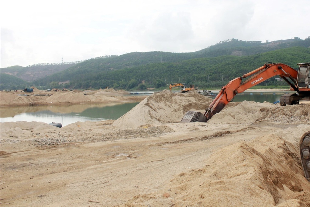 Nhà thầu mua cát giá cao ngất ngưởng, sở yêu cầu các mỏ báo cáo