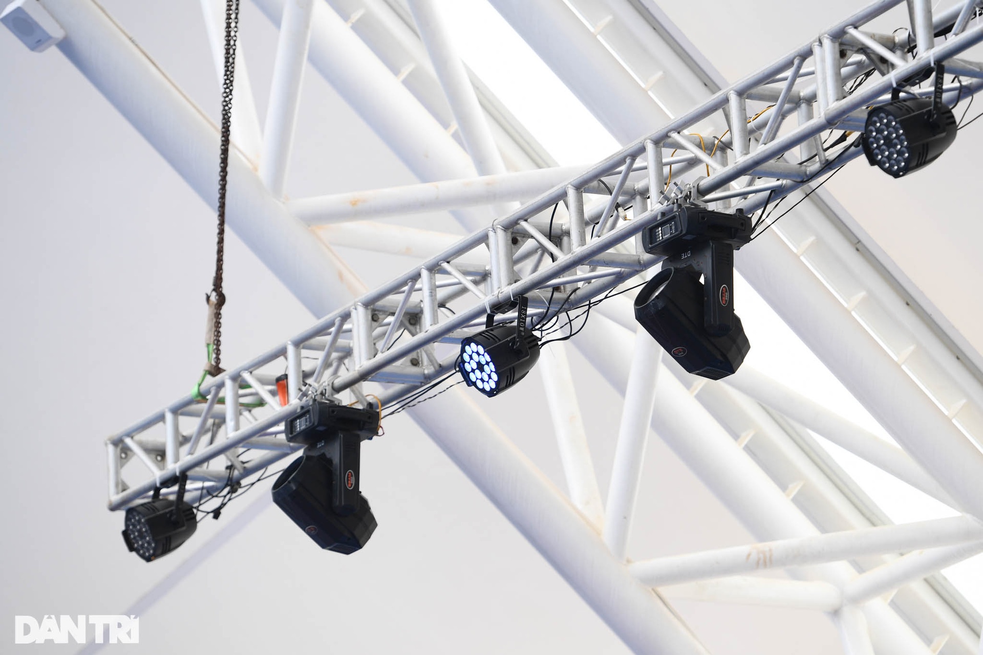 Cận cảnh tổ hợp sân quần vợt lớn và hiện đại nhất Việt Nam - 7