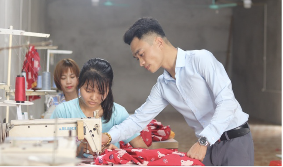 Chàng trai khuyết tật tạo công ăn việc làm cho hàng chục công nhân - 2 Chàng trai khuyết tật tạo công ăn việc làm cho hàng chục công nhân - 2