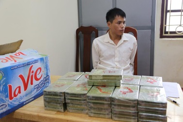 Thưởng nóng vụ bắt đối tượng vận chuyển 42 bánh heroin lấy 100 triệu tiền công