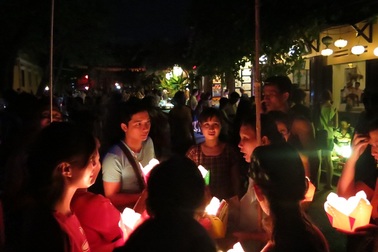 Hội hoa đăng mùa vu lan ở phố cổ Hội An