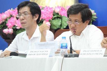 TPHCM: Ông Đoàn Ngọc Hải thuyết phục cư dân rời chung cư sắp sập