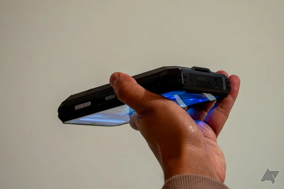 Energizer Hard Case P28K có thiết kế Energizer Hard Case P28K có thiết kế