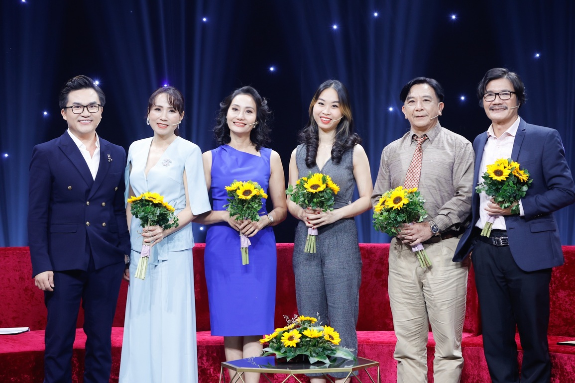 NSƯT Công Ninh cùng dàn diễn viên Mẹ con Đậu Đũa sau 24 năm - 1 NSƯT Công Ninh cùng dàn diễn viên Mẹ con Đậu Đũa sau 24 năm - 1