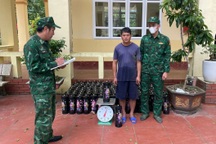 Bắt hai vụ vận chuyển hơn 300 bình khí cười qua biên giới Quảng Ninh