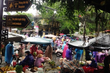 Bình ổn giá cả hàng tiêu dùng vùng bão lũ