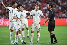 Xử lý quá chậm chạp và nghiệp dư, VAR bị công kích dữ dội ở AFF Cup 2024