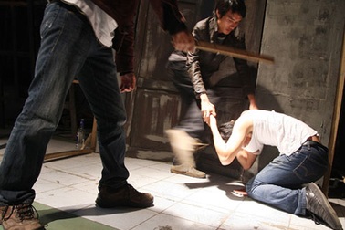 Sinh viên “đóng thế” 