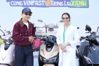 Nhiều người mua xe máy điện VinFast tại sự kiện “Đổi xăng lấy điện”