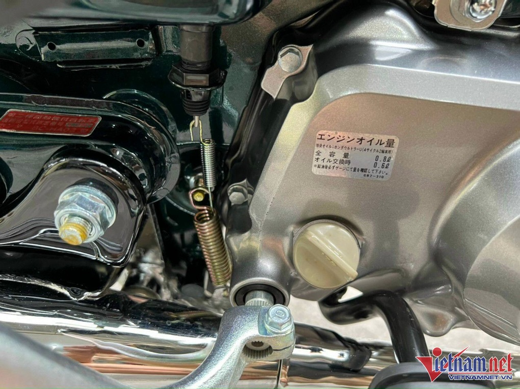 Người Việt trúng đấu giá, bỏ 250 triệu mua Honda Cub 82 đời 2001 còn zin - 8 Người Việt trúng đấu giá, bỏ 250 triệu mua Honda Cub 82 đời 2001 còn zin - 8