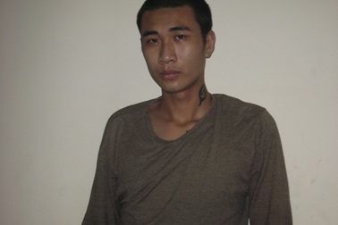 Bắt đối tượng đoạt xe bạn đi cầm