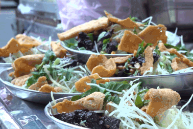 Quán gỏi khô bò hơn nửa thế kỷ, khách "ruột" chục năm đi Mỹ vẫn quay về ăn