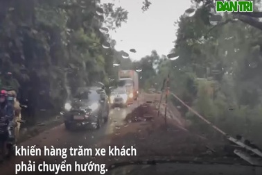 Sạt lở trên đèo Bảo Lộc