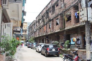 Nhà ở hạng sang giữa lòng Thủ đô thành nơi thuê trọ của lao động nghèo