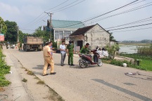 Cả gia đình 3 người tử nạn sau va chạm với xe tải