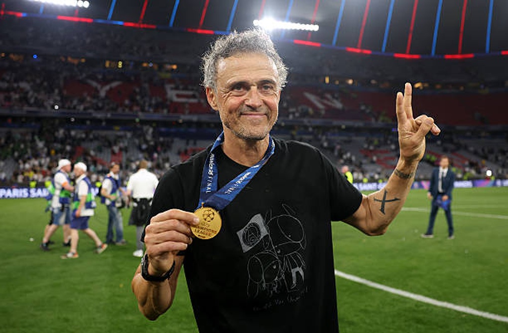 HLV Enrique bật khóc, nhắc đến con gái trong ngày vô địch Champions League - 3 HLV Enrique bật khóc, nhắc đến con gái trong ngày vô địch Champions League - 3