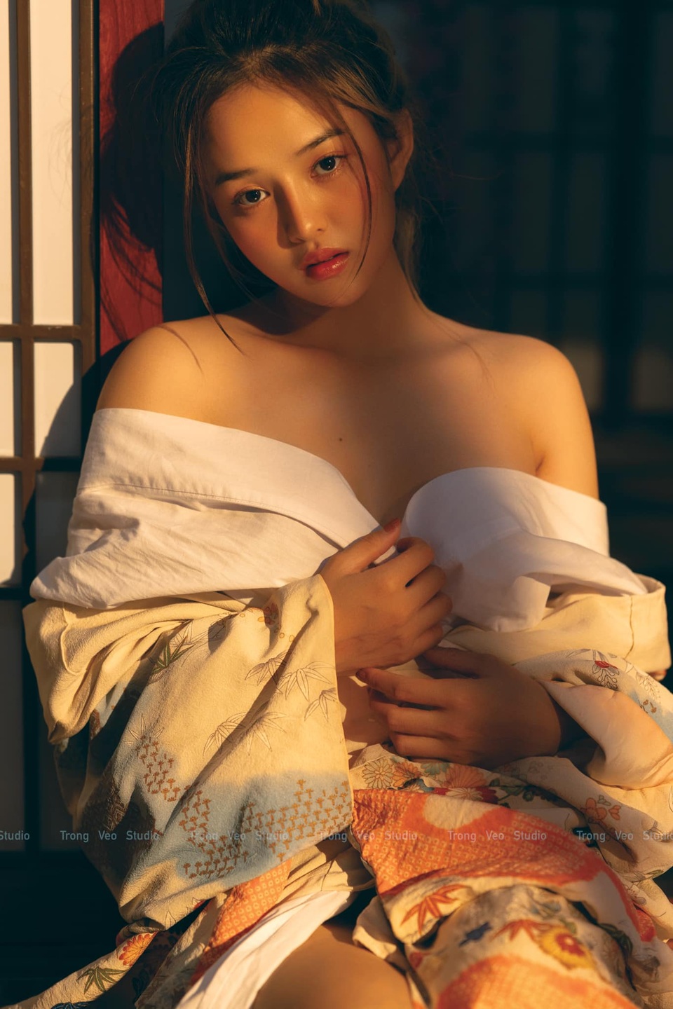 Ngắm bộ ảnh vai trần gợi cảm hút ánh nhìn của hot girl trang điểm - 7 Ngắm bộ ảnh vai trần gợi cảm hút ánh nhìn của hot girl trang điểm - 7