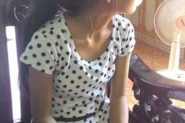 Cha đau lòng gửi đơn tố cáo con gái bị hàng xóm cưỡng bức