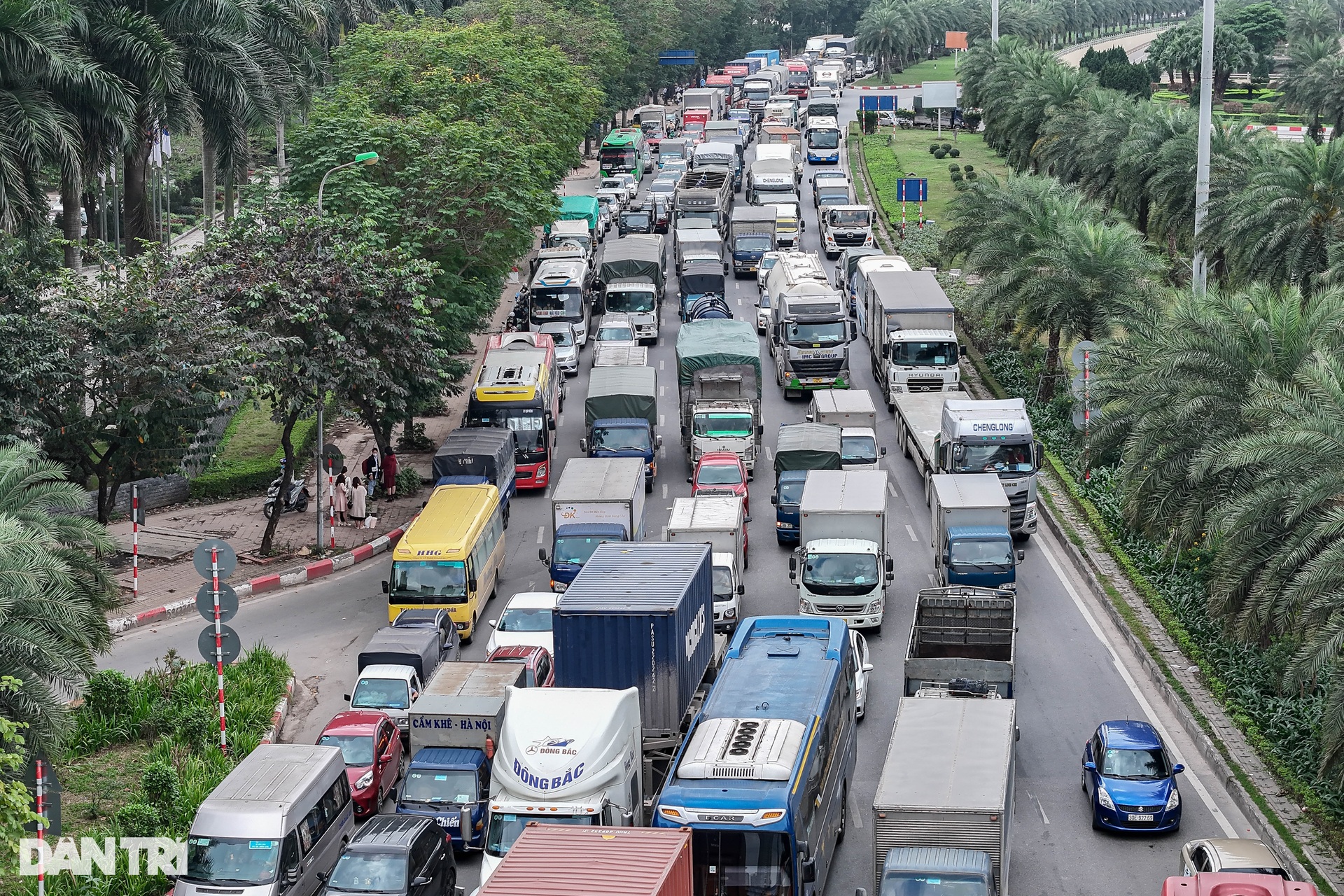 Đường phố Hà Nội những ngày cận Tết: Ùn tắc từ sáng đến tối? - 8 Đường phố Hà Nội những ngày cận Tết: Ùn tắc từ sáng đến tối? - 8