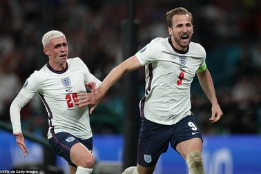 Harry Kane áp sát C.Ronaldo ở cuộc đua Vua phá lưới Euro 2020