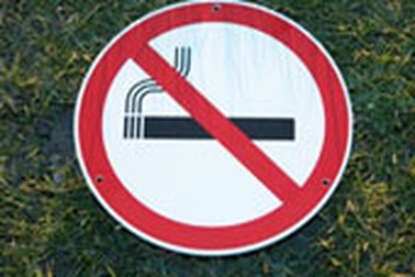 Áp lực xã hội giúp bỏ thuốc dễ hơn 