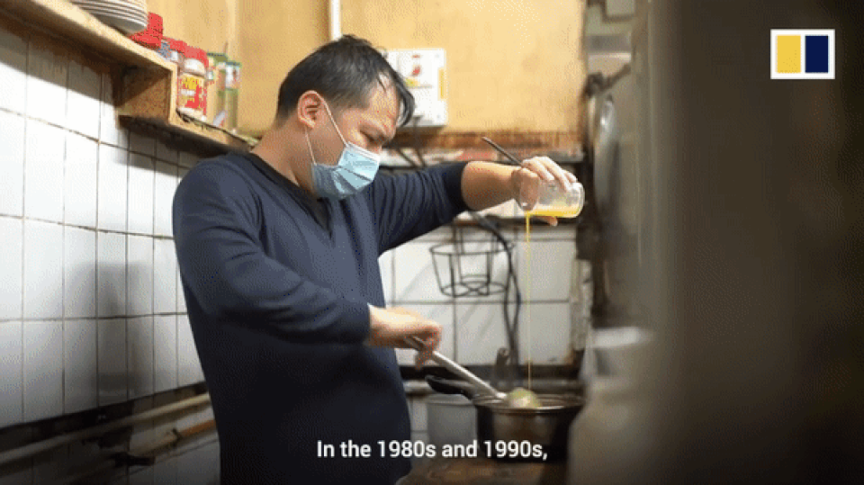 Món mì kỳ lạ như bãi nôn hút khách suốt hơn nửa thế kỷ - 3 Món mì kỳ lạ như bãi nôn hút khách suốt hơn nửa thế kỷ - 3