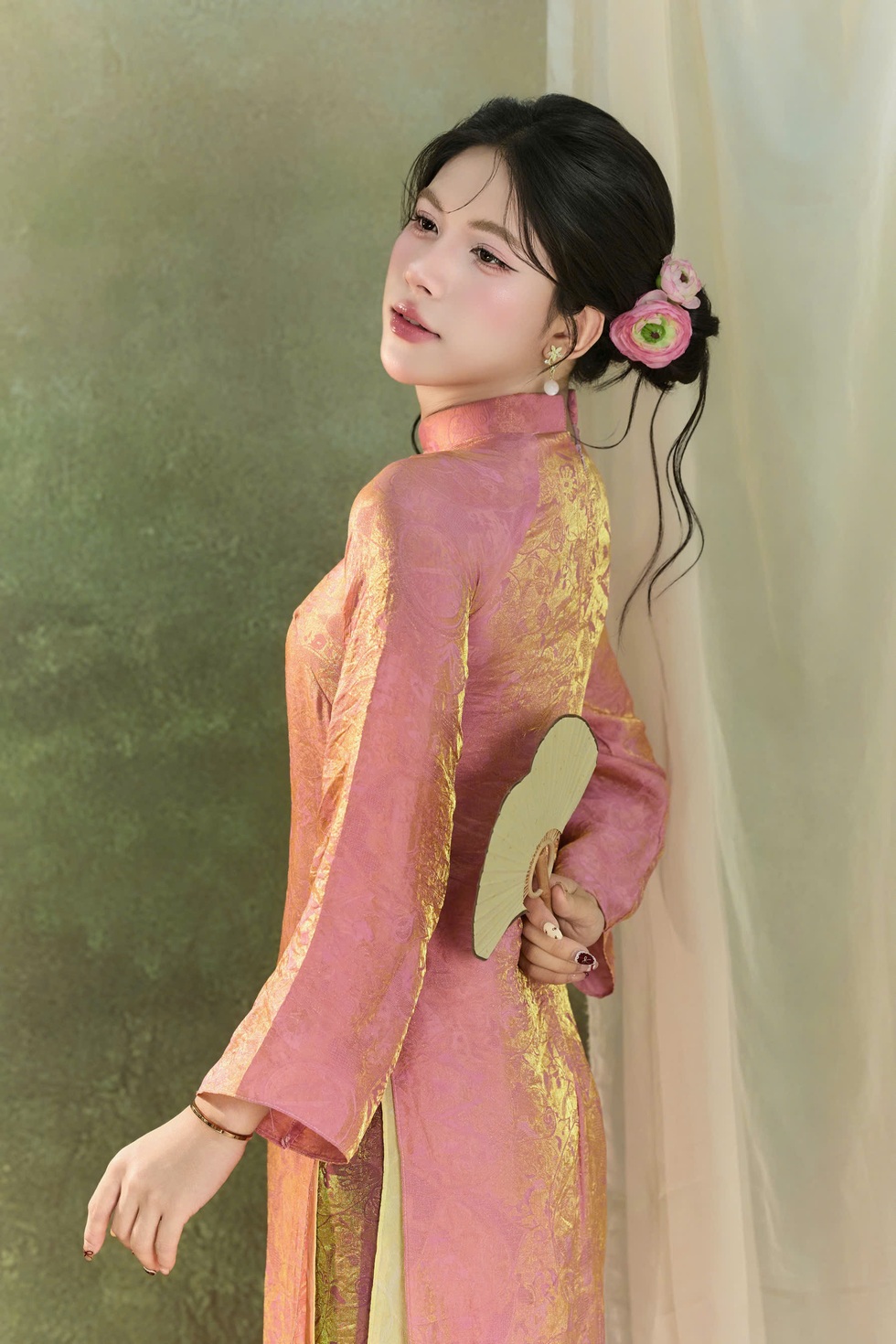 Nam sinh từng gây sốt mạng bất ngờ công khai phẫu thuật chuyển giới - 3 Nam sinh từng gây sốt mạng bất ngờ công khai phẫu thuật chuyển giới - 3