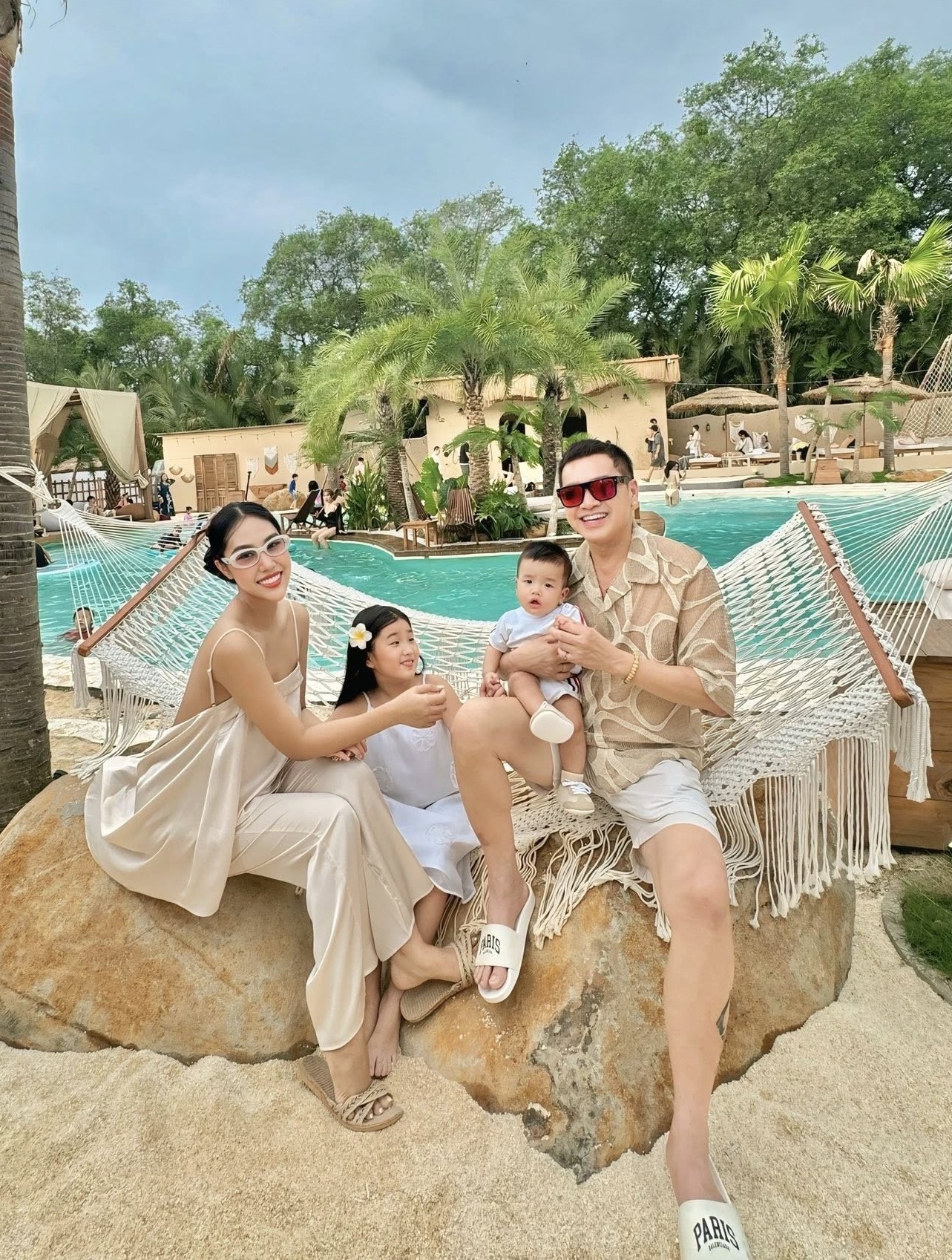 Quang Minh và bạn gái kém 37 tuổi bên nhau hạnh phúc, vượt sóng gió dư luận - 2 Quang Minh và bạn gái kém 37 tuổi bên nhau hạnh phúc, vượt sóng gió dư luận - 2